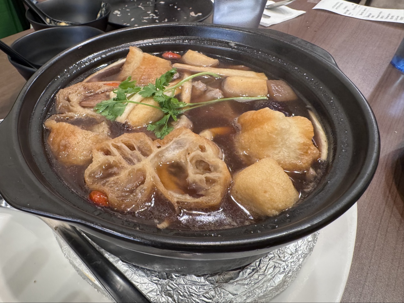 Bak kut teh in a claypot