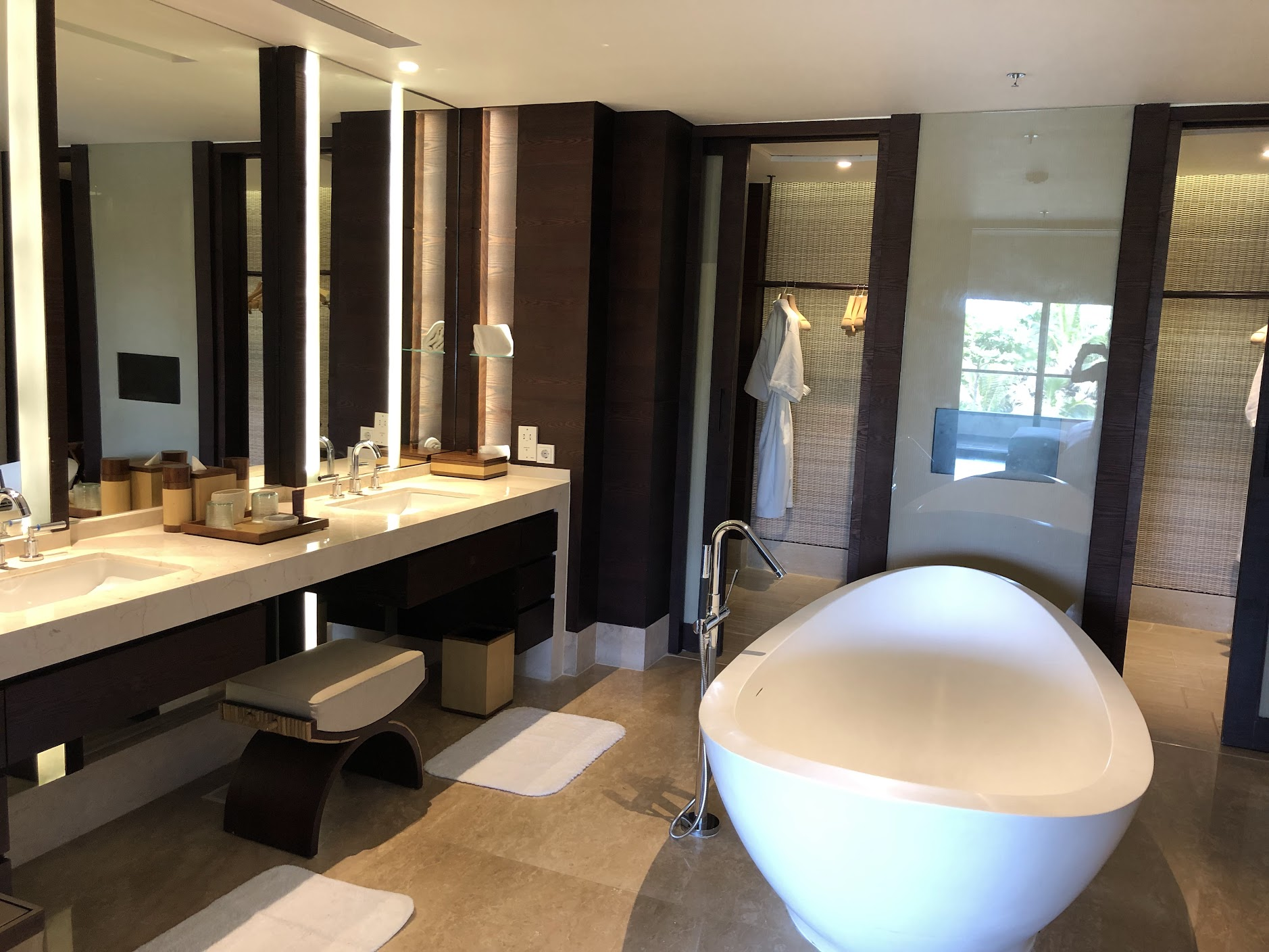 Freestanding bathtub and double vanity in the suite bathroom