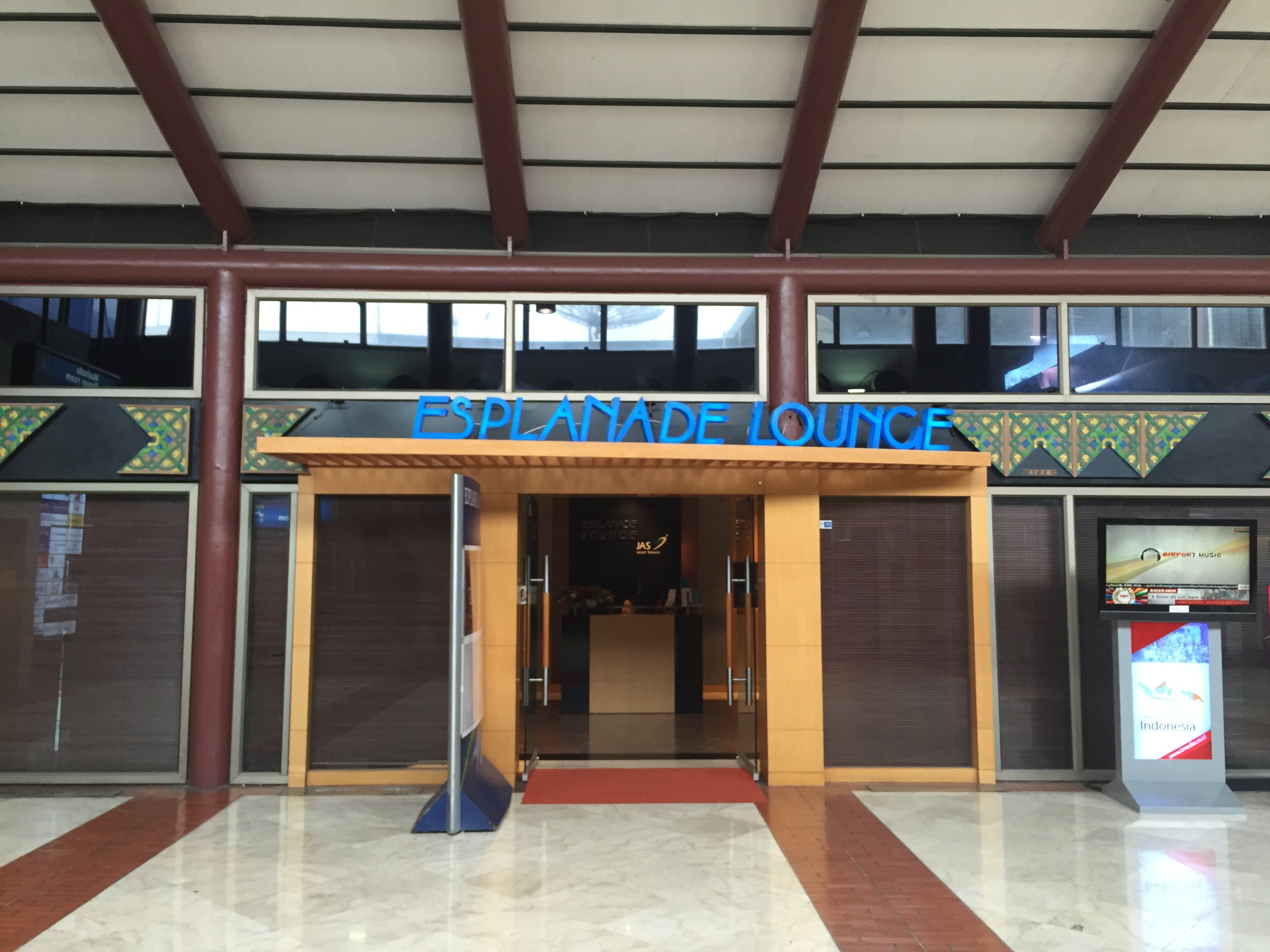 Esplanade lounge — second angle