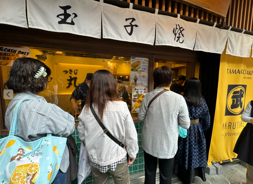 Tamagoyaki shop queue
